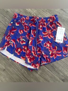 ATHLETA Short. Size Small. NEW